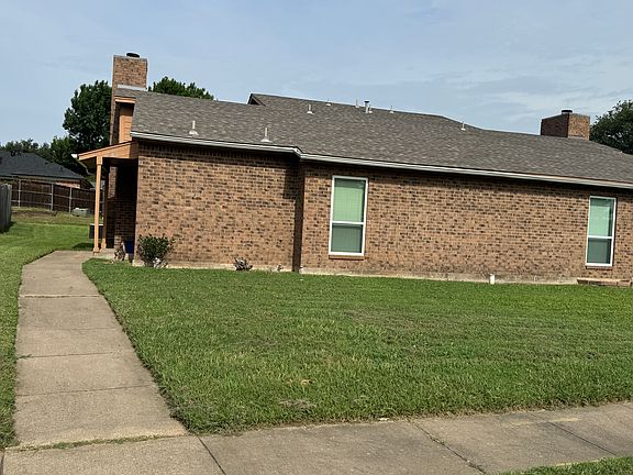 2nd image of 2820 Meadow Park Dr