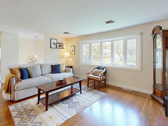 4th image of 18 Emerson Rd