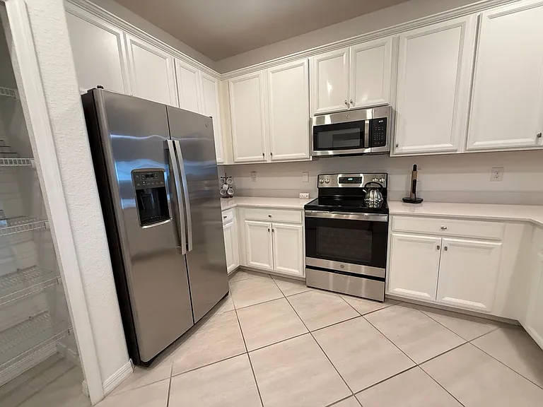 2084 Wellington St — Photo 2