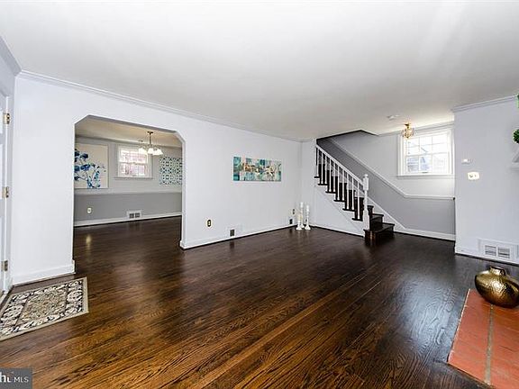 3rd image of 640 N Illinois St