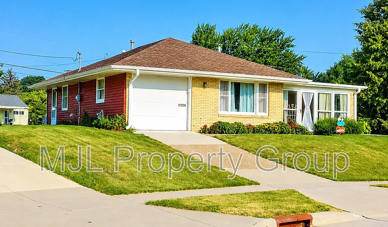 1512 Robeson Ave — Photo 1