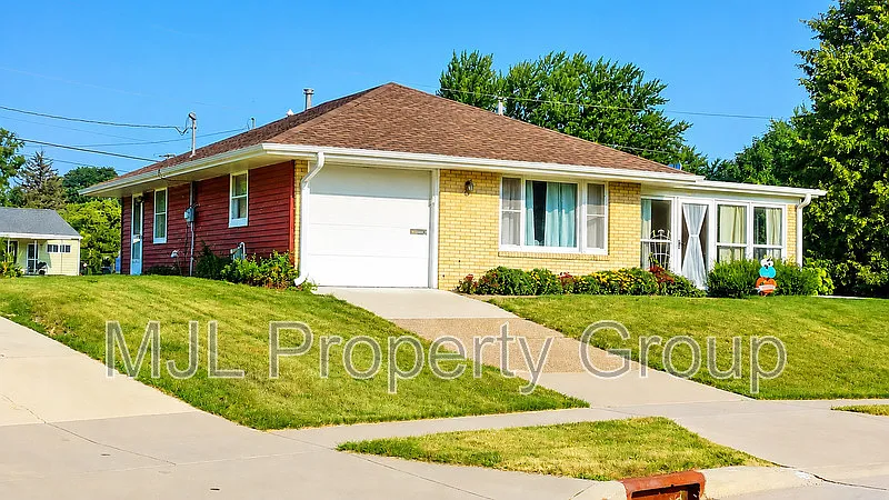 1512 Robeson Ave