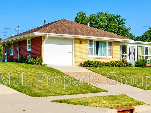 1512 Robeson Ave, Bettendorf, IA 52722