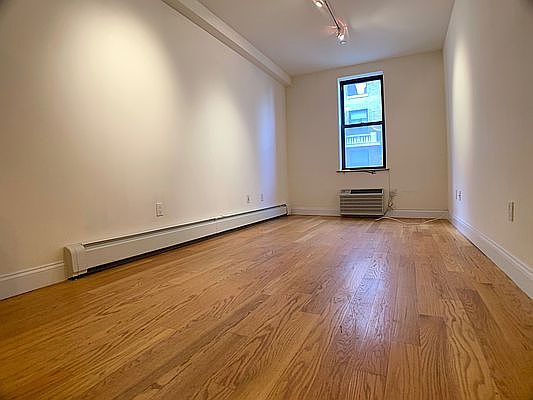 4th image of 250 W 105th St #7S