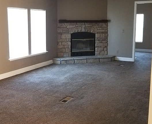 3rd image of 2408 Pinewood Dr #2408