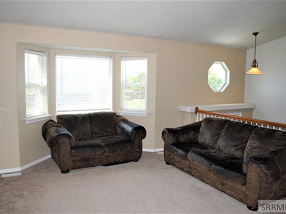 3rd image of 87 Douglas Dr