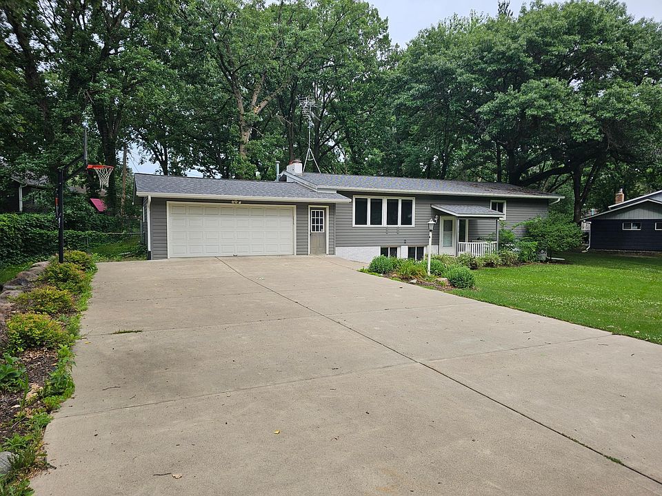 1st image of 212 8th Ave N