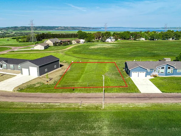 536 Spillway Dr, Pickstown, SD 57367