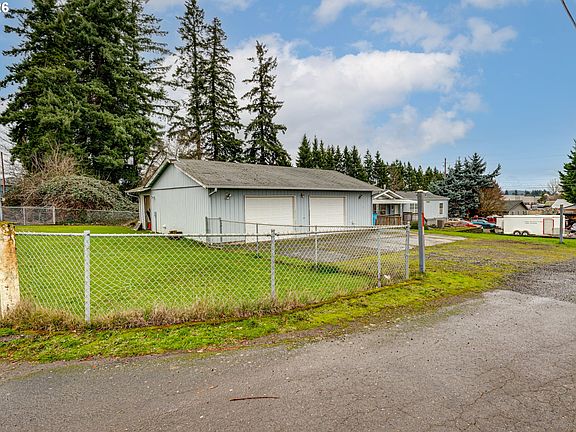 5th image of 3608 NE 74th St