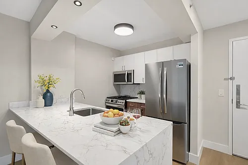 776 6th Ave #32I Photo 1