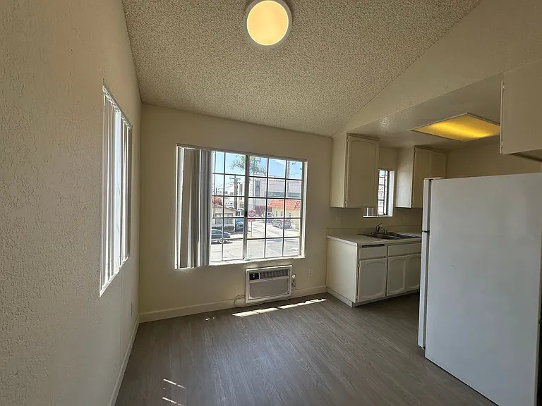 3076 Lincoln Ave #5 — Photo 7