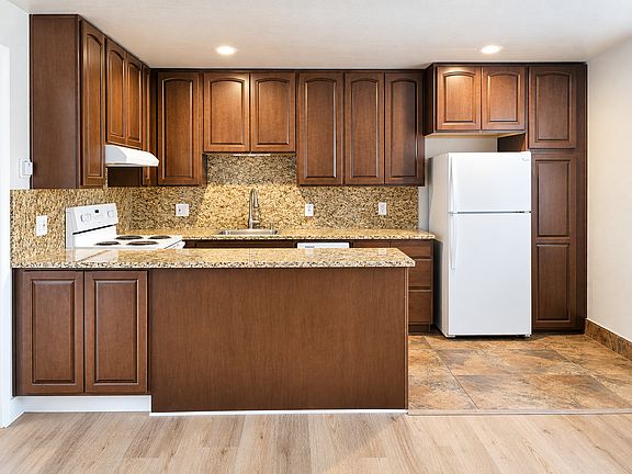 2nd image of 306 E Taylor St #6