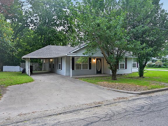 2nd image of 1002 Pine St