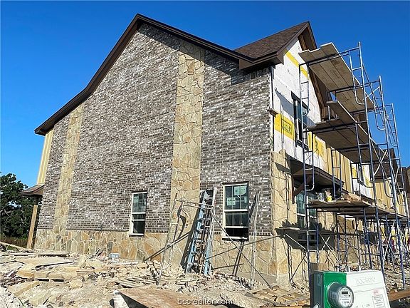 2nd image of 3018 Towers Pkwy