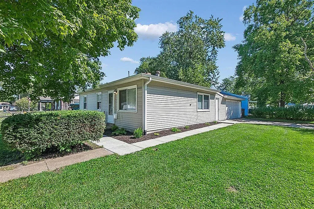 3 bed, 915 sqft, $2,280 — Photo 1