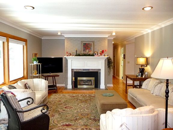 3rd image of 2830 E Morningside Dr