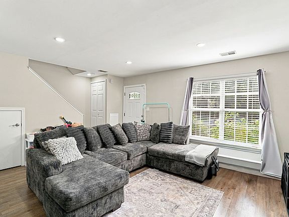 4th image of 4181 Bluebird Dr