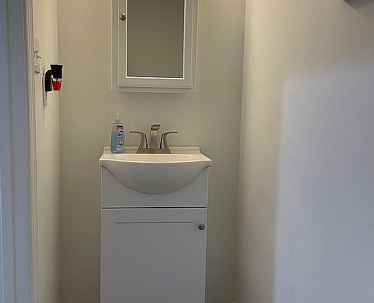 5th image of 418 Belmont Cir