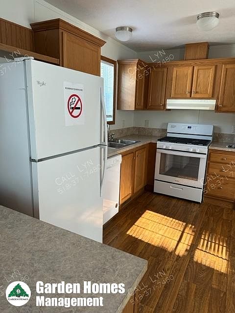 1st image of 2 Halfmoon Cir