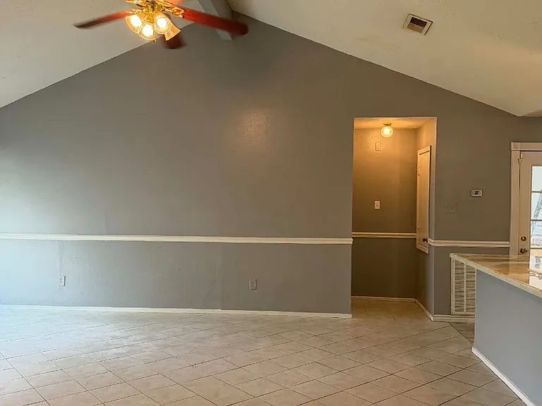 3226 Hombly Rd — Photo 2
