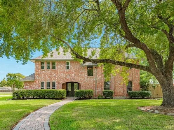 250 Wedgewood St, Lake Jackson, TX 77566