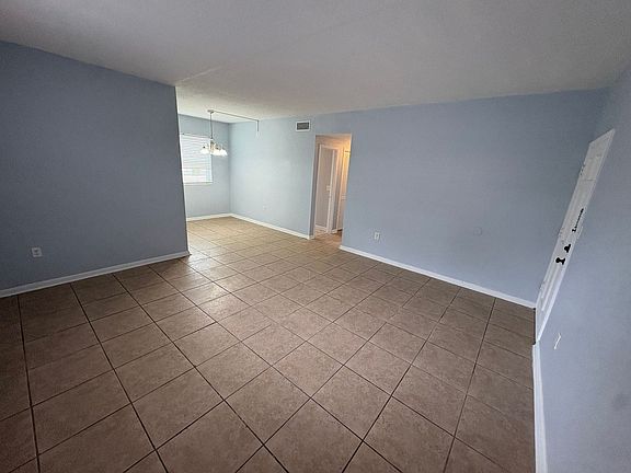 3rd image of 623 N Bay St #10