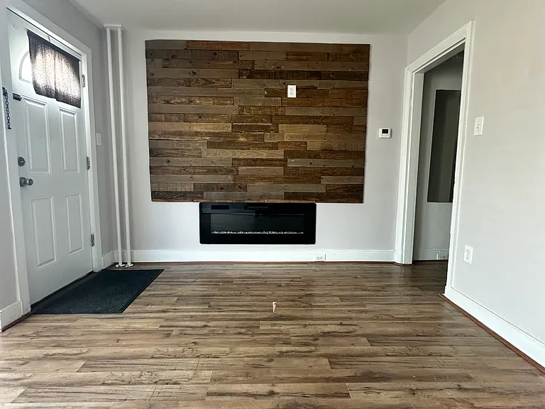 2714 Pratt St — Photo 4