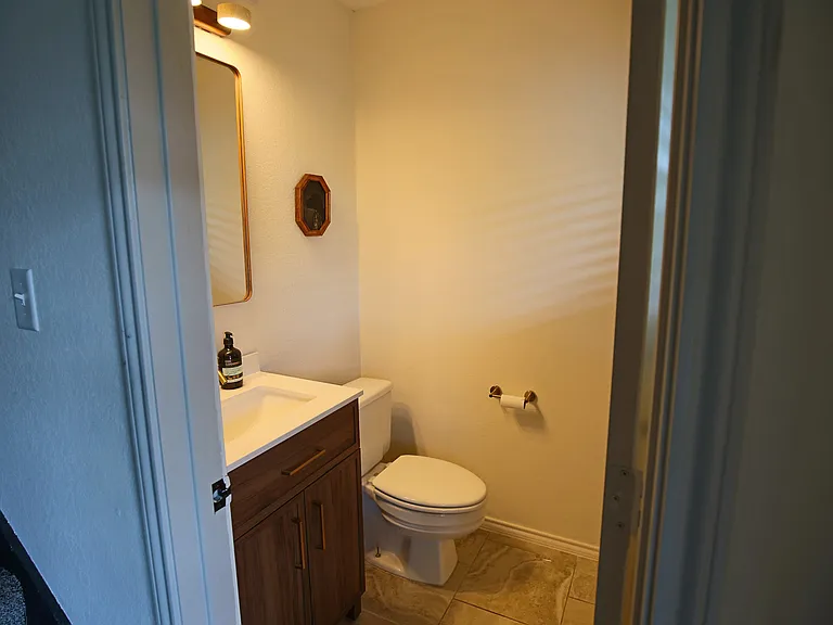 708 Cowal Dr S — Photo 20