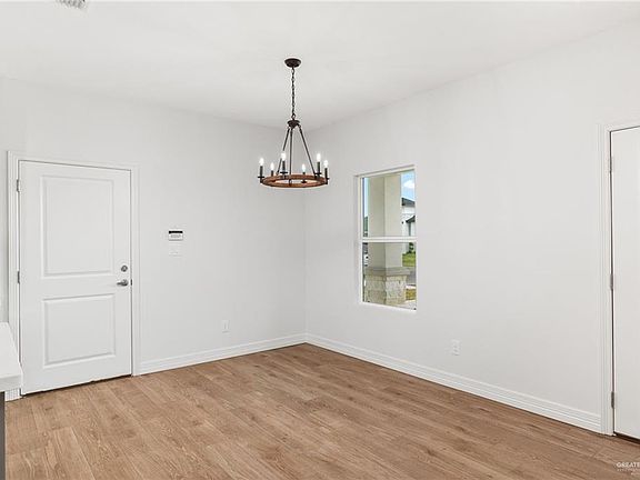 5th image of 1013 W Sycamore Ave