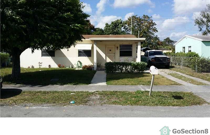 1st image of 445 NW 30th Ave