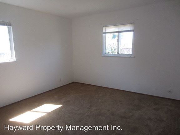 5th image of 379 Willow Ave