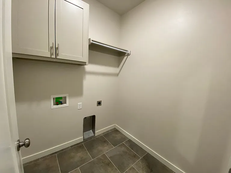 504 Martina Ln — Photo 35