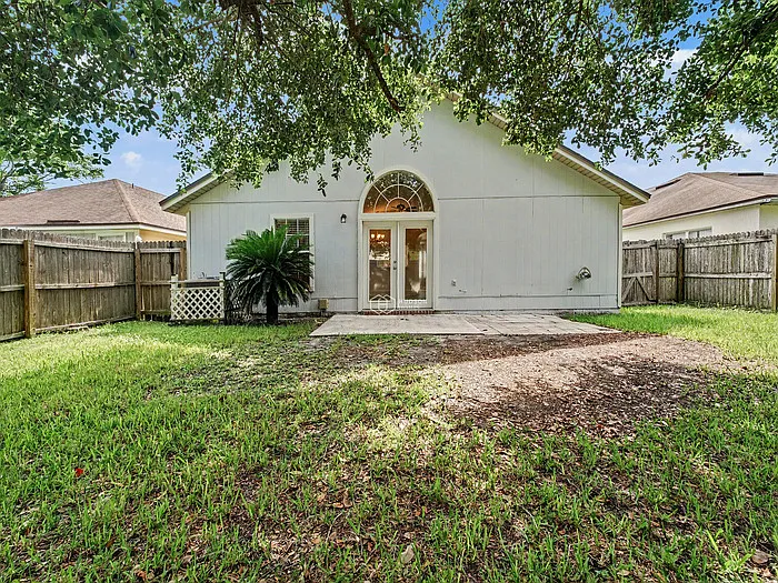 1664 Hudderfield Cir W — Photo 18