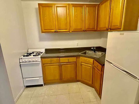 3rd image of 67 W 69th St #3S