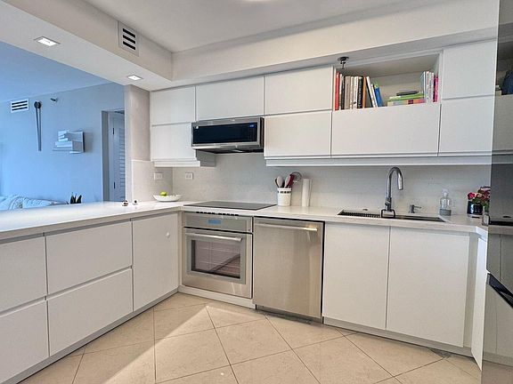 4th image of 20355 NE 34th Court #2228