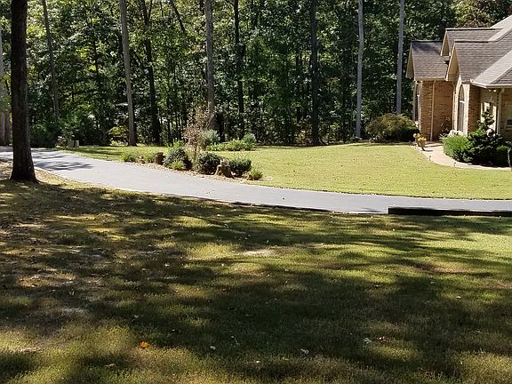 3rd image of Collinwood Dr