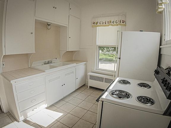 4th image of 320 N Park Ave