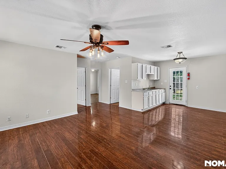 1534 Mardell St — Photo 3