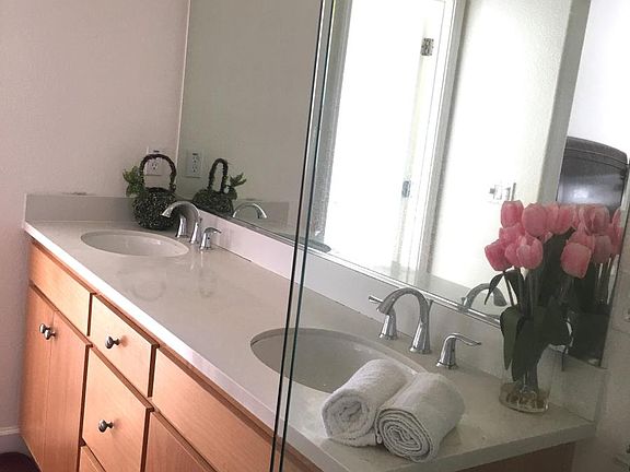 5th image of 950 E Duane Ave #100