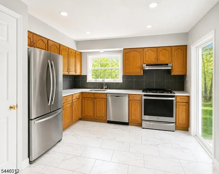 4 bed, 2.0 bath, $2,300 — Photo 4