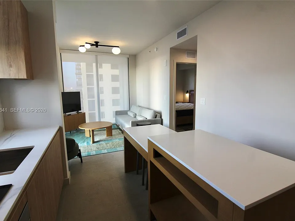 11 NE 6th St #2114