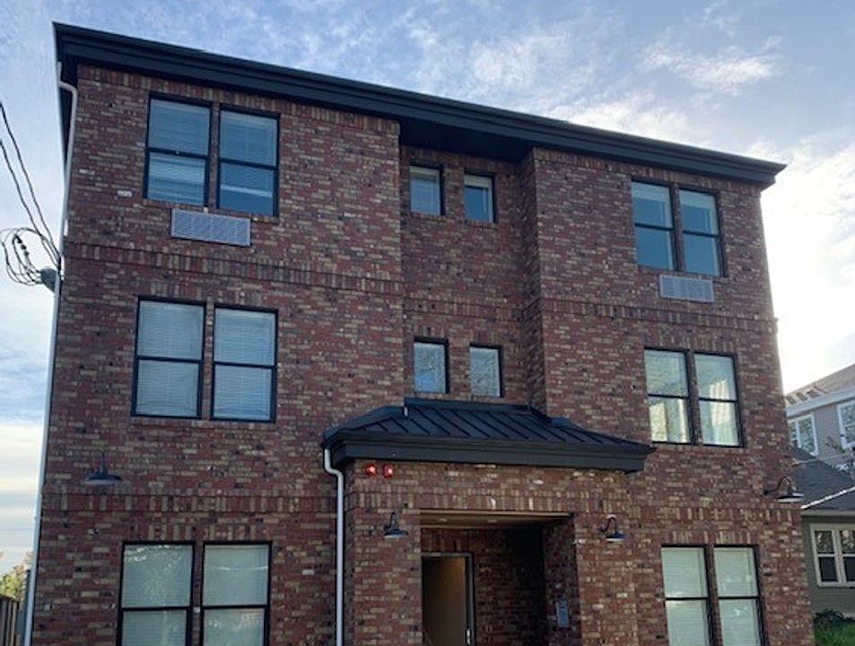 1st image of 7122 N Greenwich Ave #105