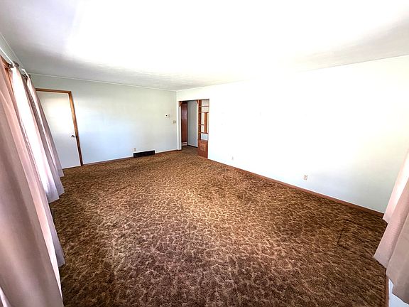 3rd image of 123 32nd Ave N