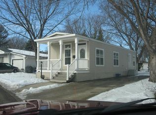 88 Parkwood Rd, Elgin, IL 60123