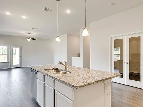 Oleander - Family Room