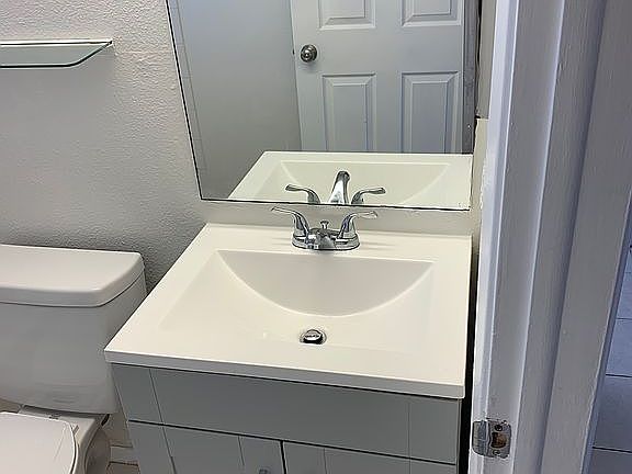 Guest bathroom 