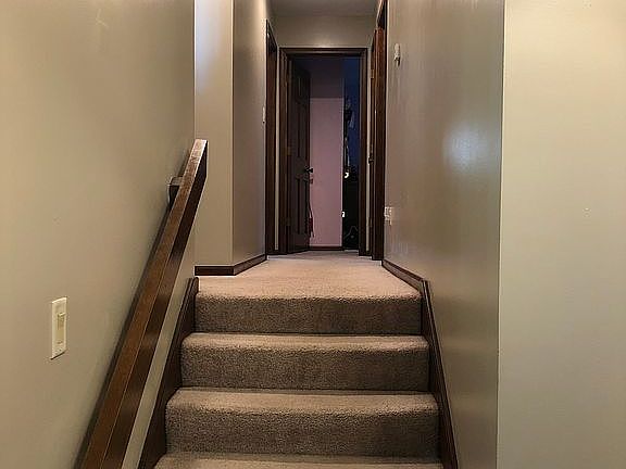3rd image of 601 Woodcrest Dr