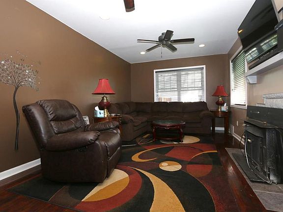 3rd image of 2101 Cadie Ave