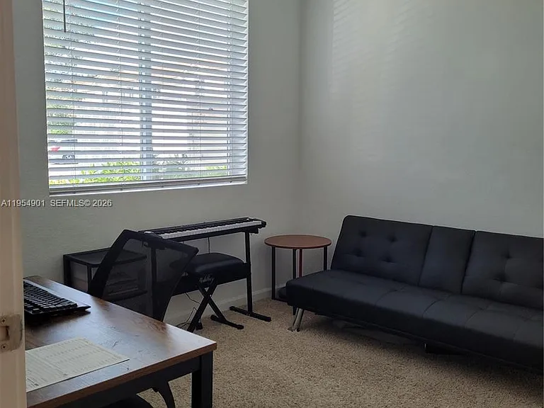 1015 SE 24th Ter #1015 — Photo 4