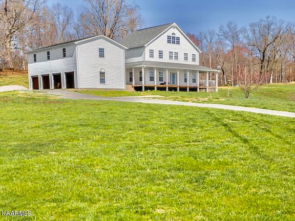 3rd image of 224 Walker Ct